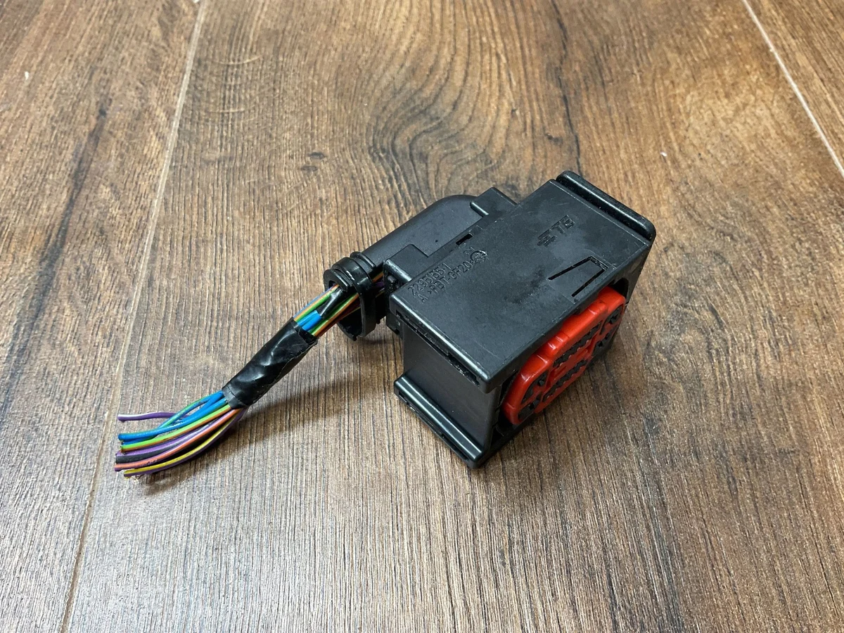 Stecker Jaguar I-PACE X590 2022 22951551 image 4