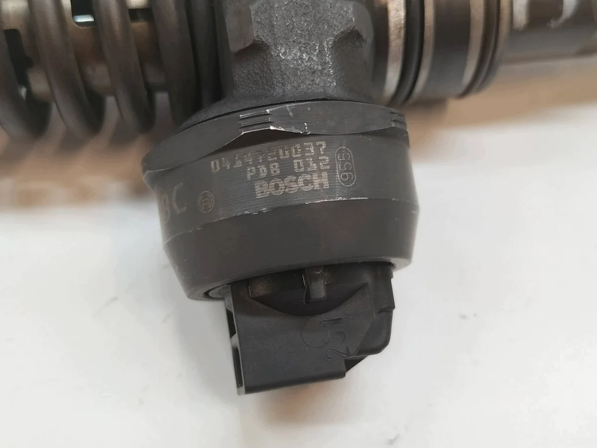 Inyector 1.9 TDI VW Passat V B5 Usado image 4