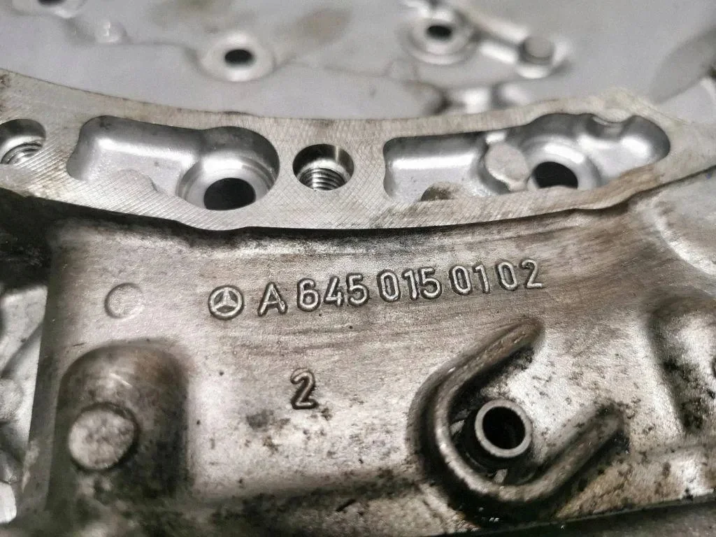 MERCEDES-BENZ A (W176) Couvercle de distribution image 3