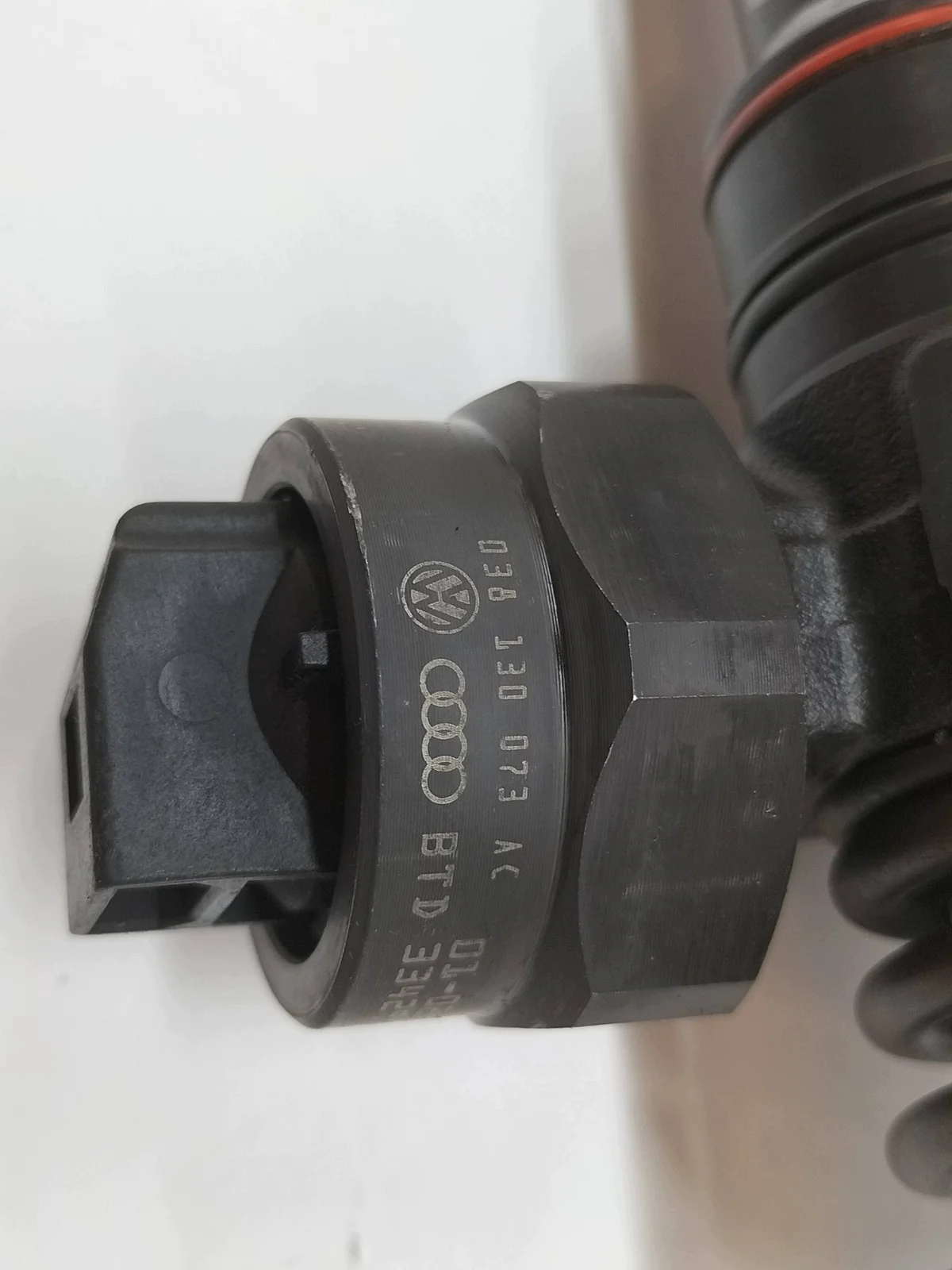 Polttoainepumppu 038130073AC 1.9 TDI image 3