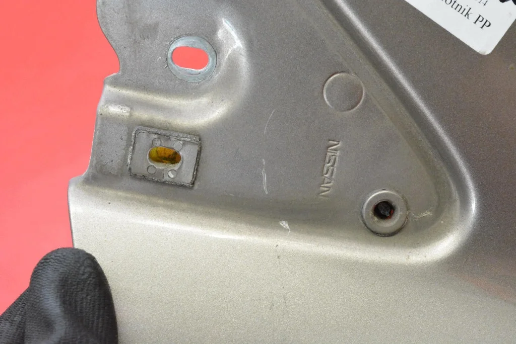 Nissan Note E11 etulokasuoja oikea image 9