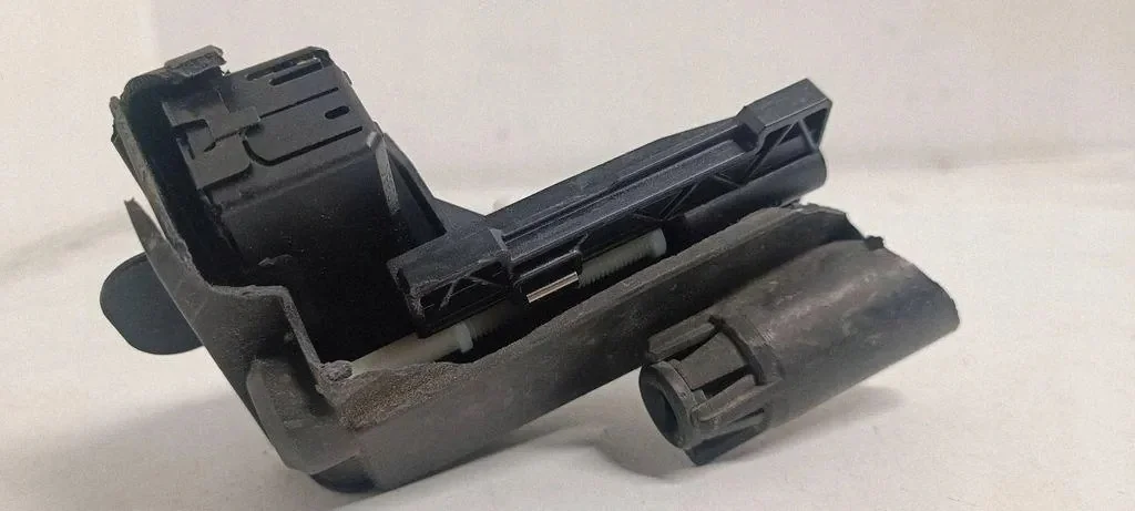 VW Touran III 2020 Stellmotor Scheinwerfer rechts image 4
