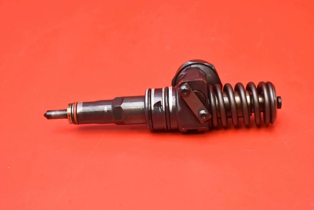 Einspritzdüse 038130073AG VW Golf 5 1.9 TDI image 4