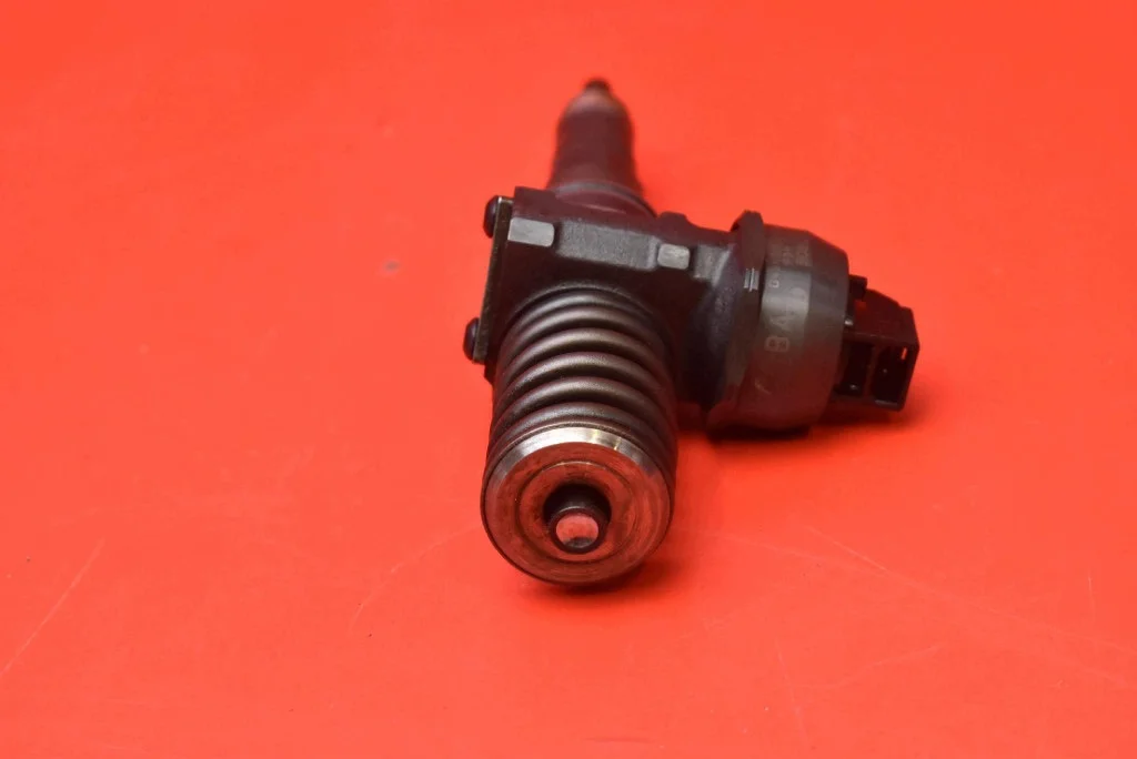 Einspritzdüse 038130073AG VW Golf 5 1.9 TDI image 5