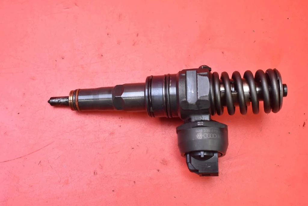 Pompa iniettore 038130073AG VW Golf 5 1.9 TDI