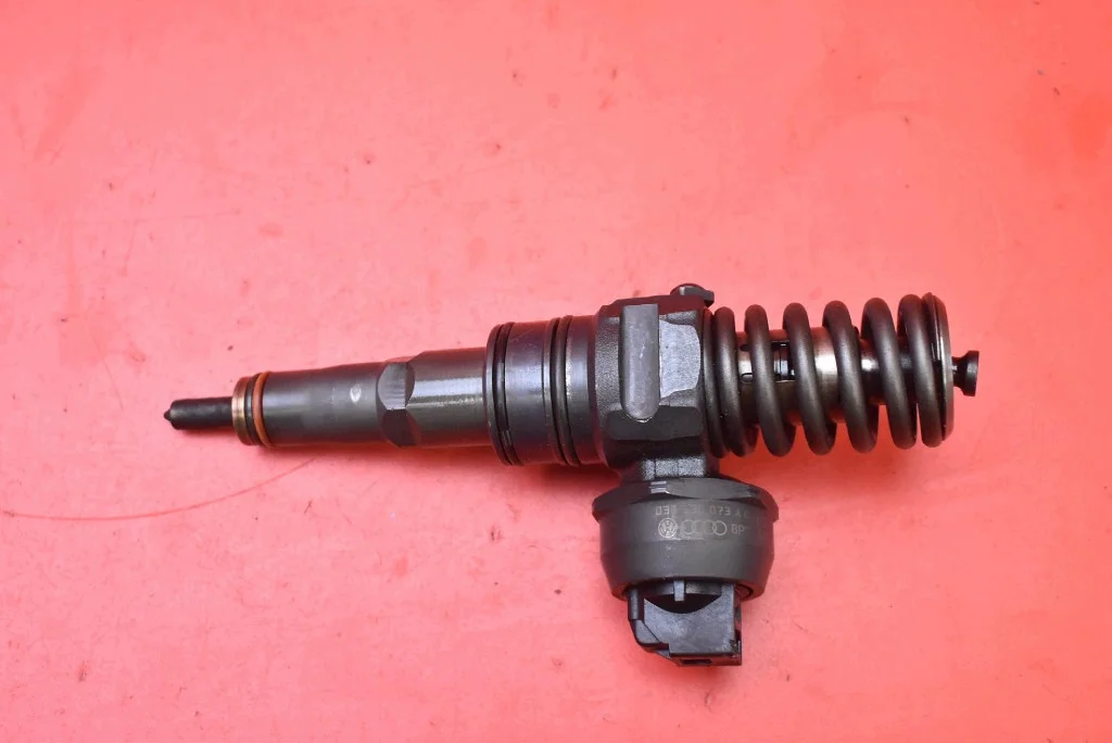 Inyector Bomba 038130073AG VW Golf 5 1.9 TDI image 3