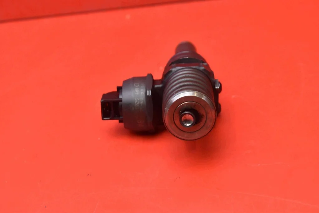 Inyector Bomba 038130073AG VW Golf 5 1.9 TDI image 5
