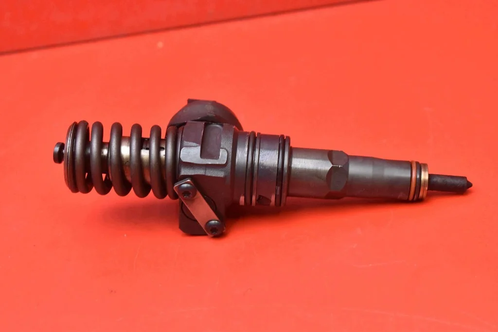 Inyector Bomba 038130073AG VW Golf 5 1.9 TDI image 6