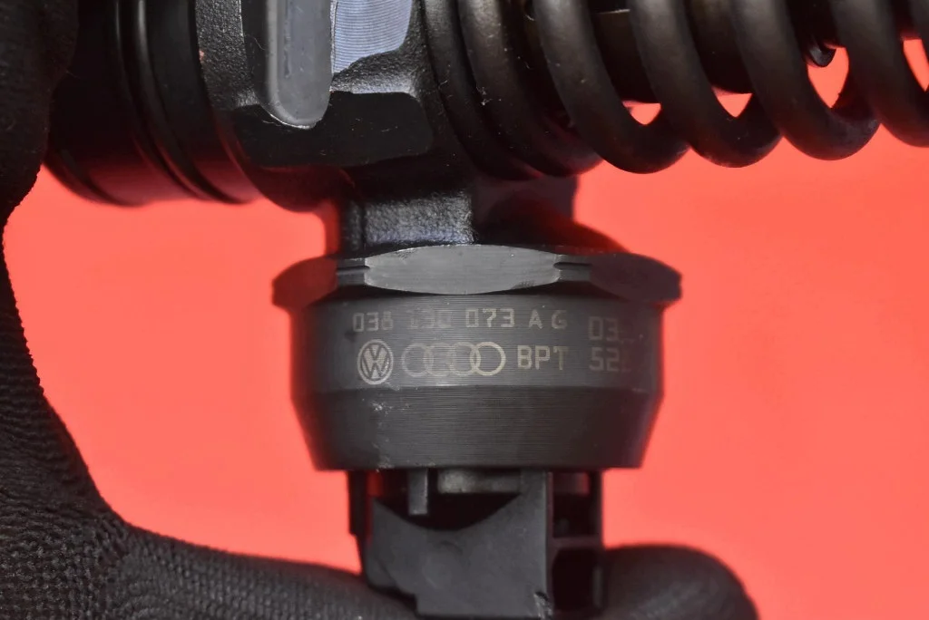 Inyector Bomba 038130073AG VW Golf 5 1.9 TDI image 8
