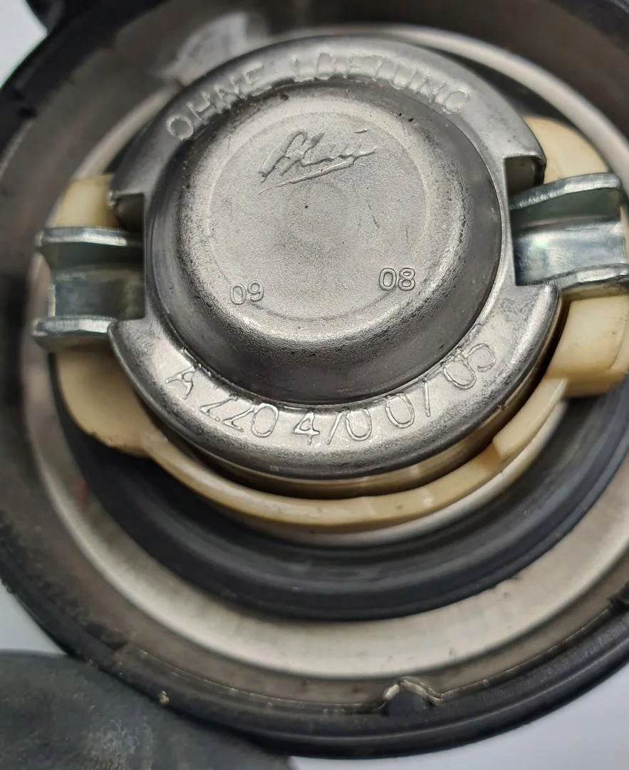 Mercedes A2204700705 Tankdeckel - Gebraucht image 3