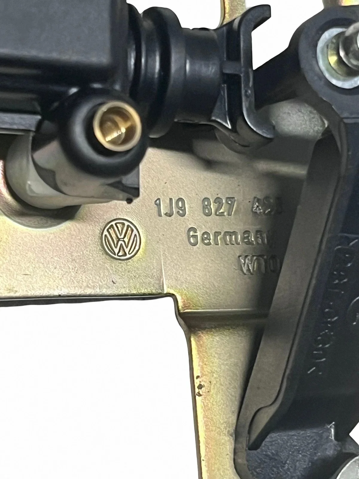 Aktuator tanklucka VW Golf IV 1J9827426
