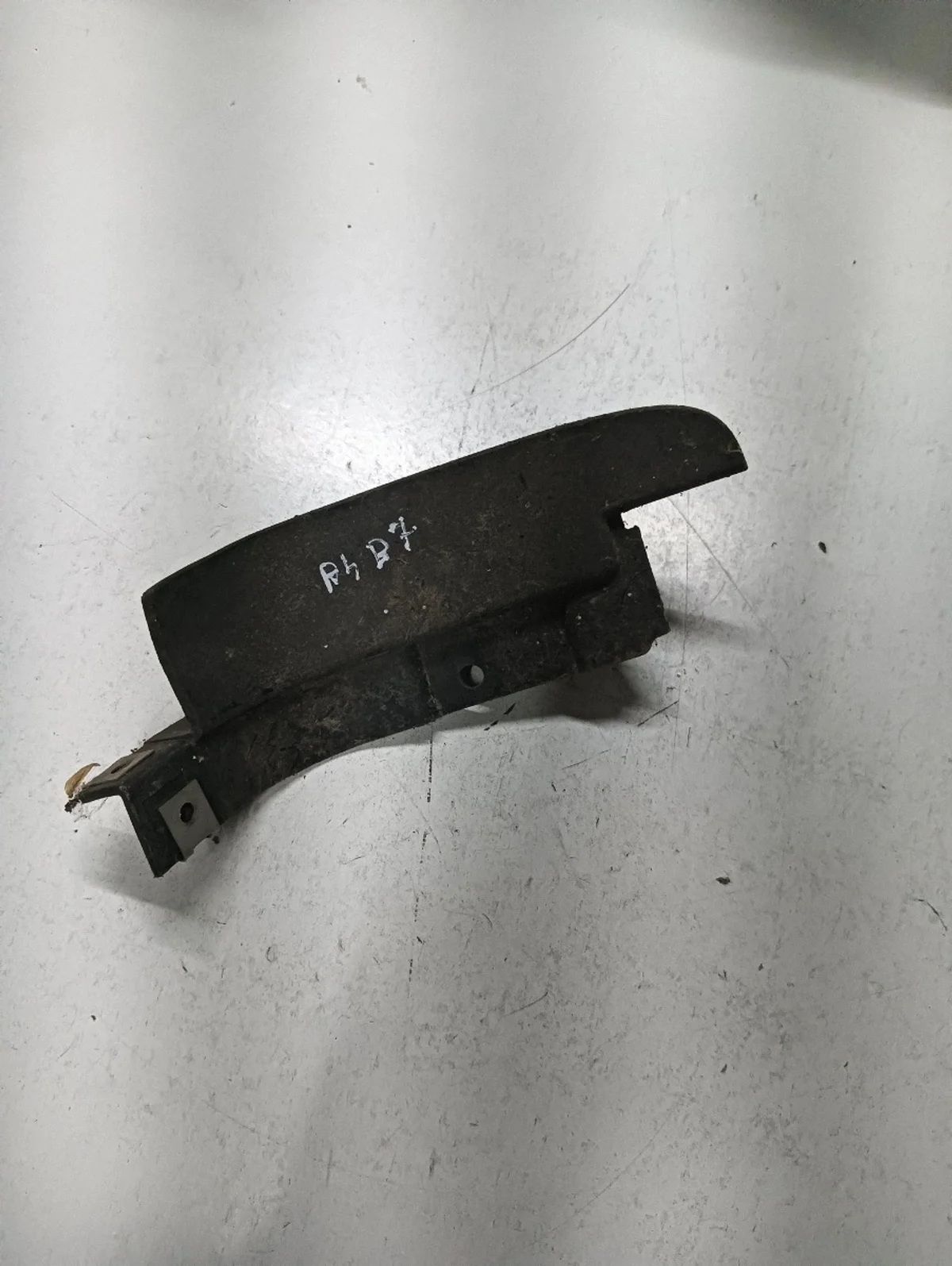 Audi A4 S4 B7 8E 8H stänkskyddsfäste