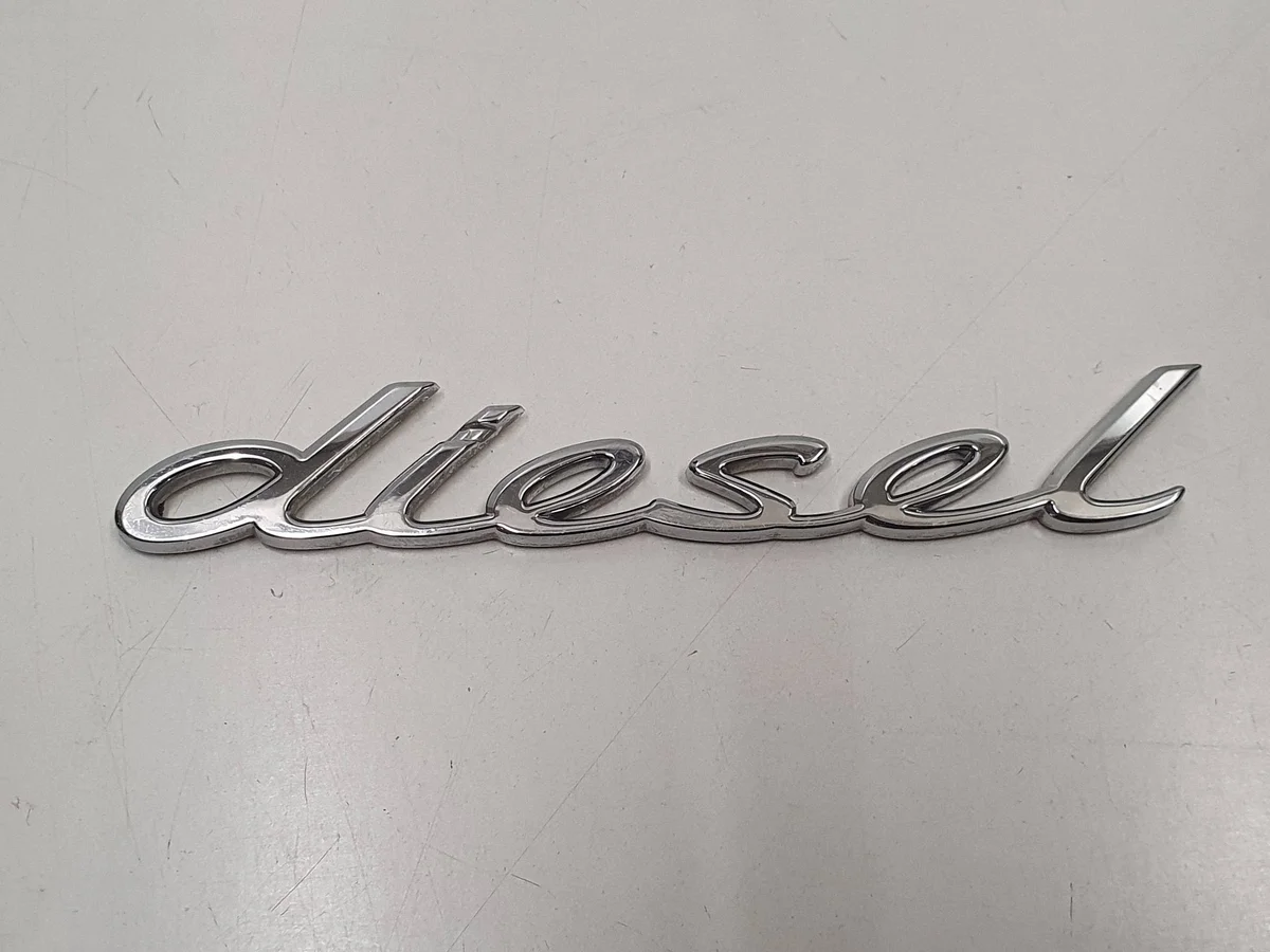 Insignia Guardabarros Porsche Cayenne 92A
