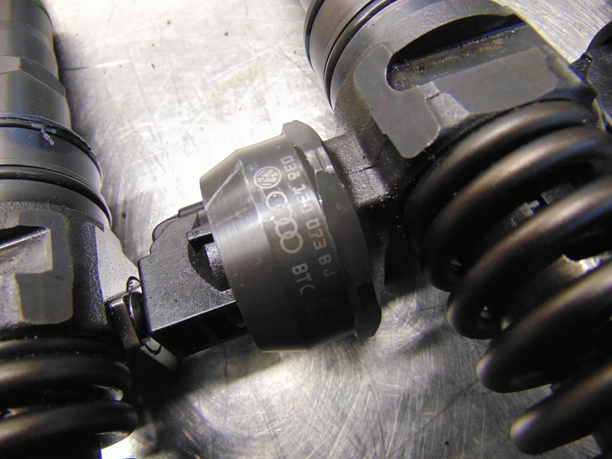 Injecteurs Audi A4 B7 2.0 TDI Occasion image 5