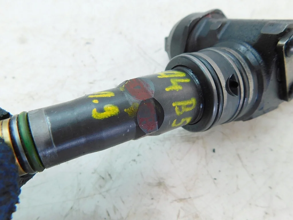 Injecteur Audi 1.9 TDI OE 038130073AJ image 3