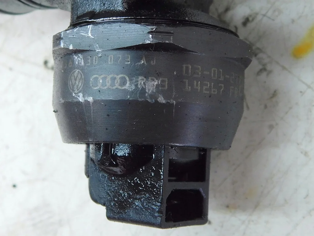 Injecteur Audi 1.9 TDI OE 038130073AJ image 5