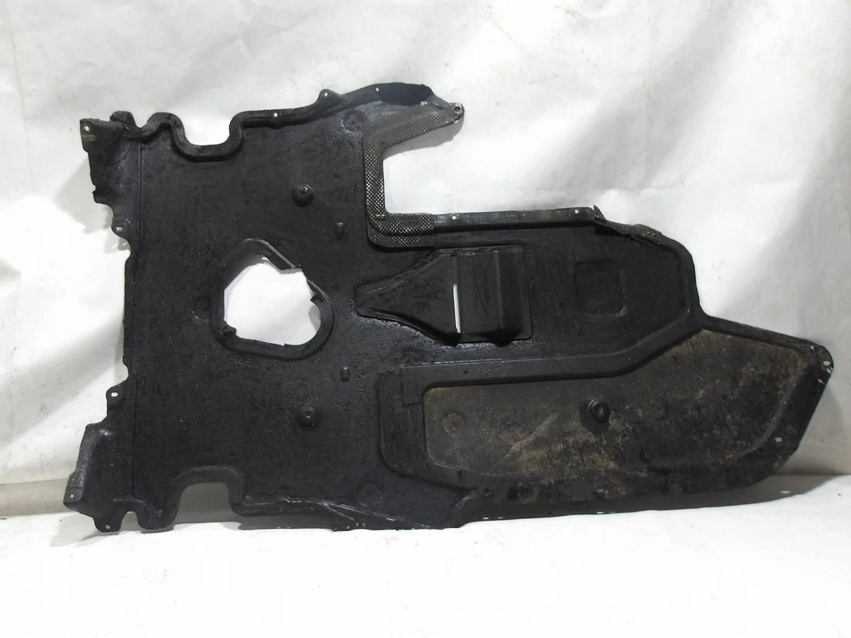 Beschermplaat bak BMW E60 E61 PEC10297