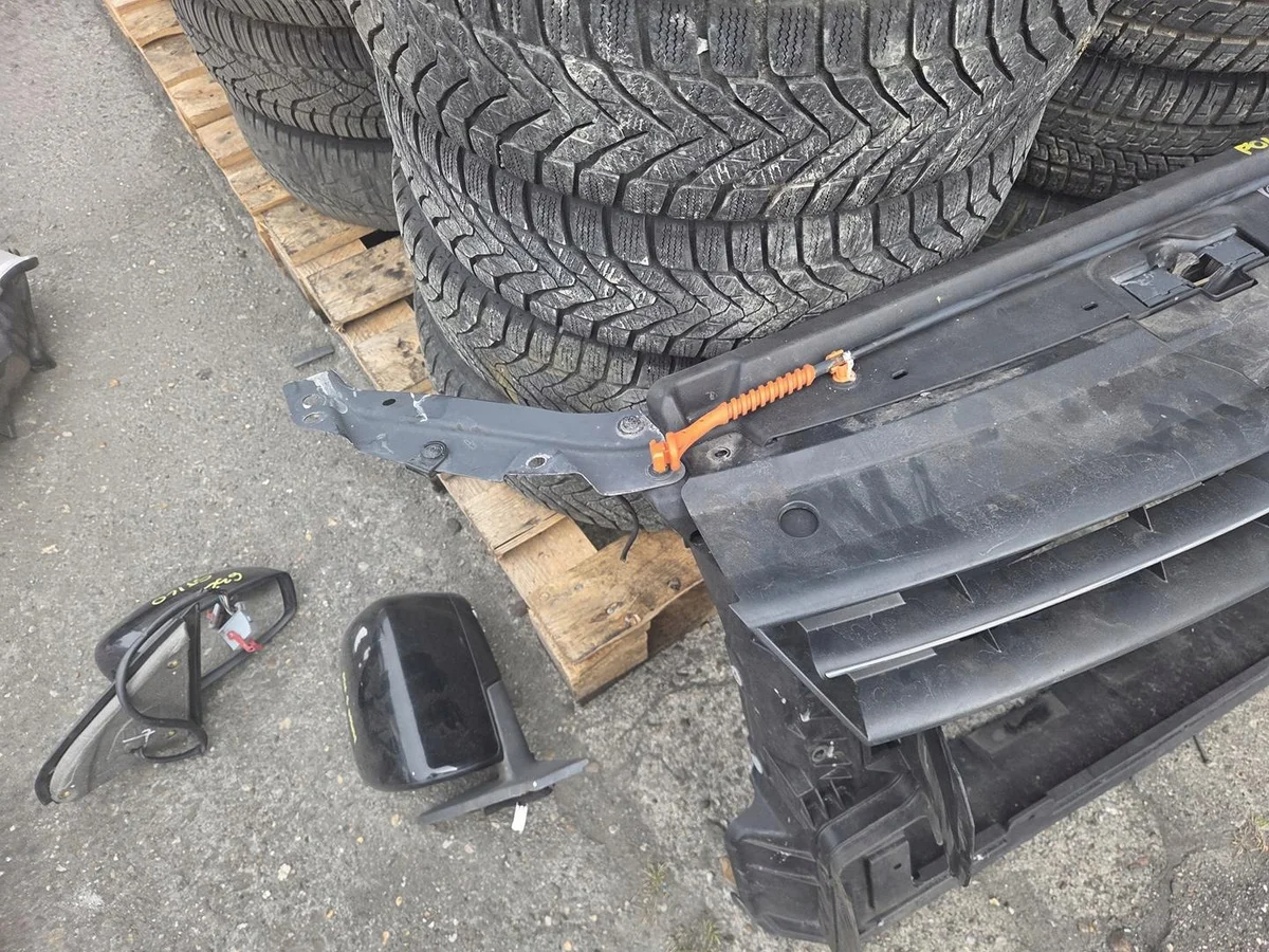 VW Polo 6R Verstärkung Kühlergrillträger image 5