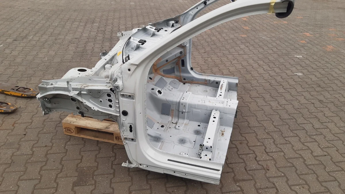 Volvo XC40 linke Vorderseite "Viertel" image 3