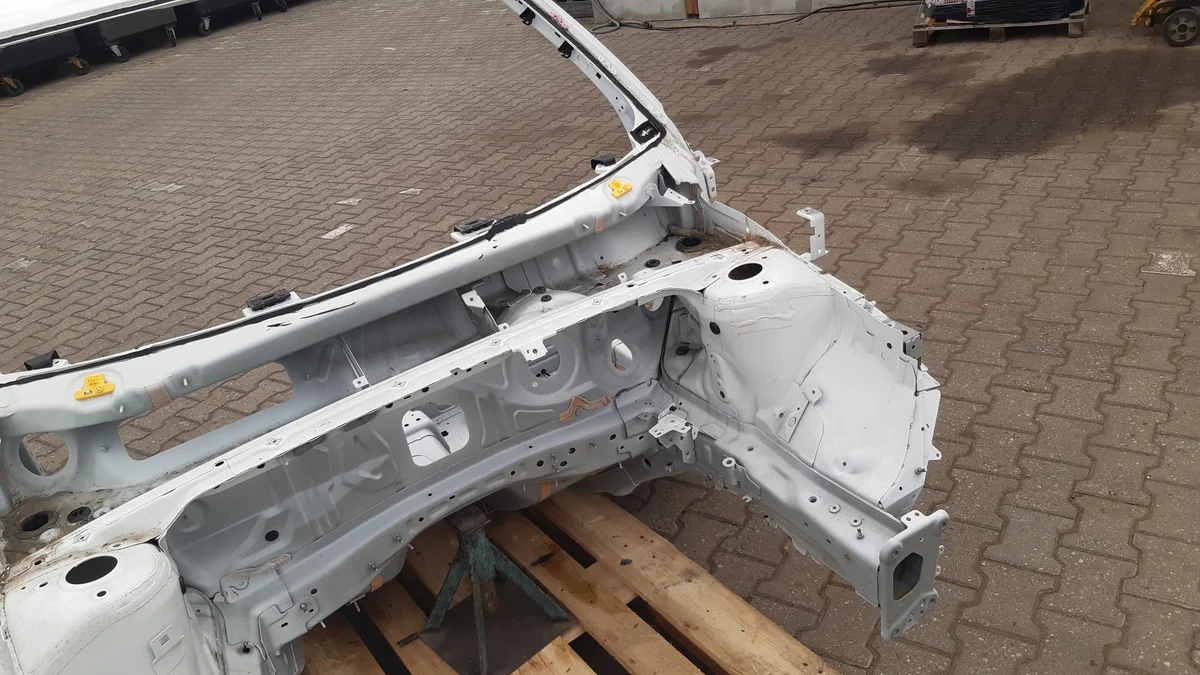 Volvo XC40 linke Vorderseite "Viertel" image 4