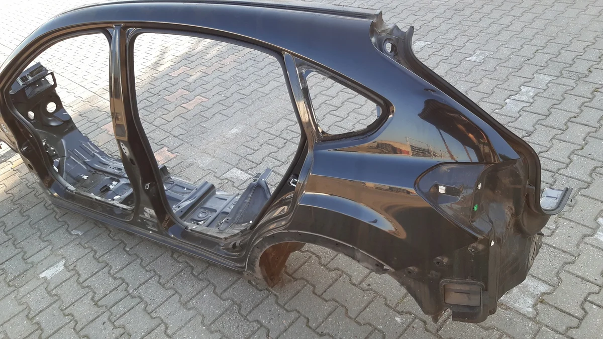Subaru XV vänster bakre skärmkant