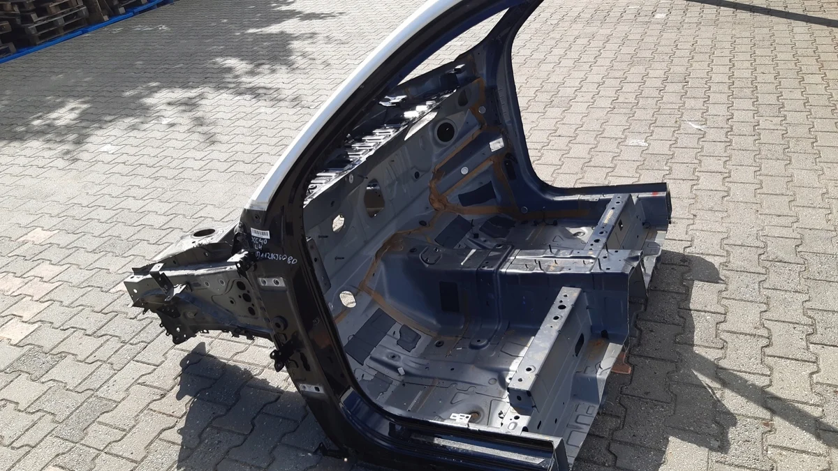Volvo XC40 Quarto Anteriore Sinistro image 6