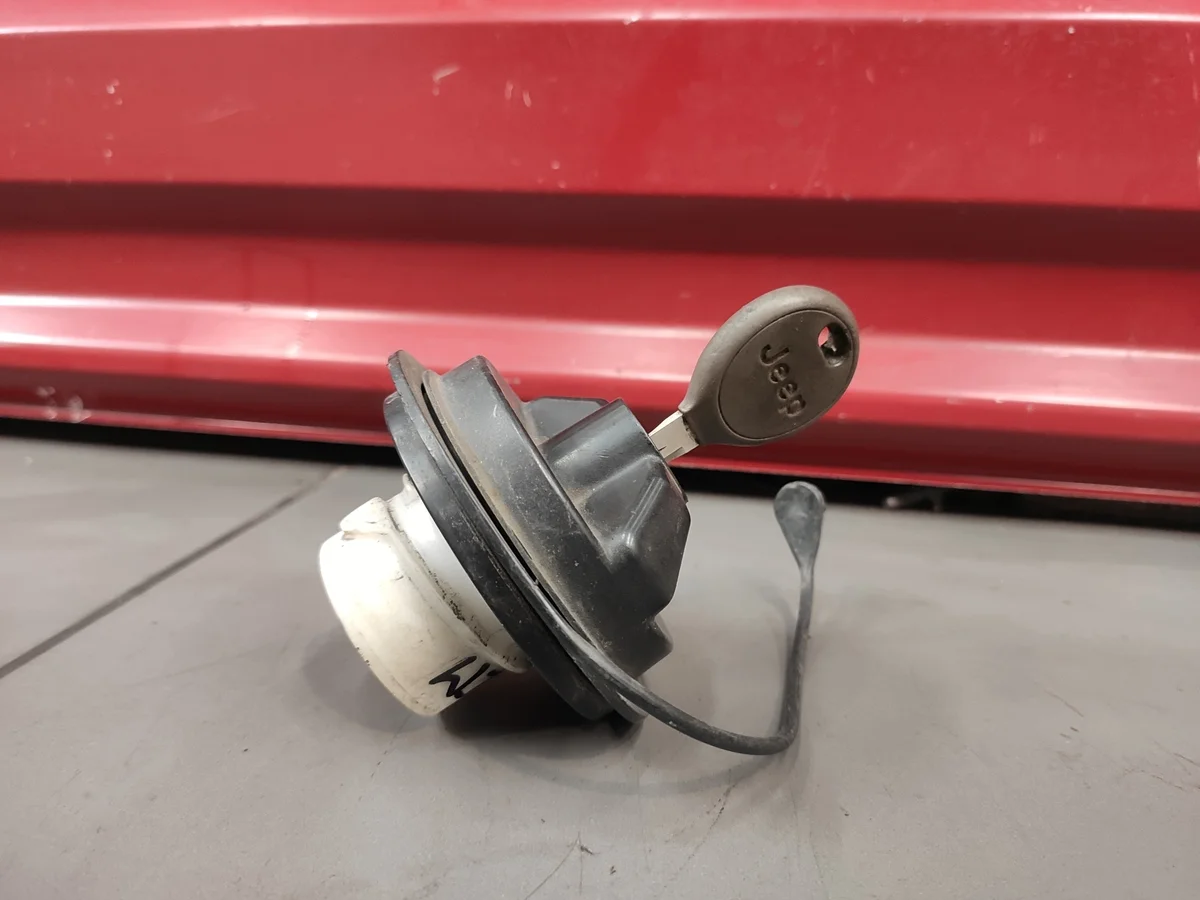Jeep Grand Cherokee WJ Fuel Cap w/ Key