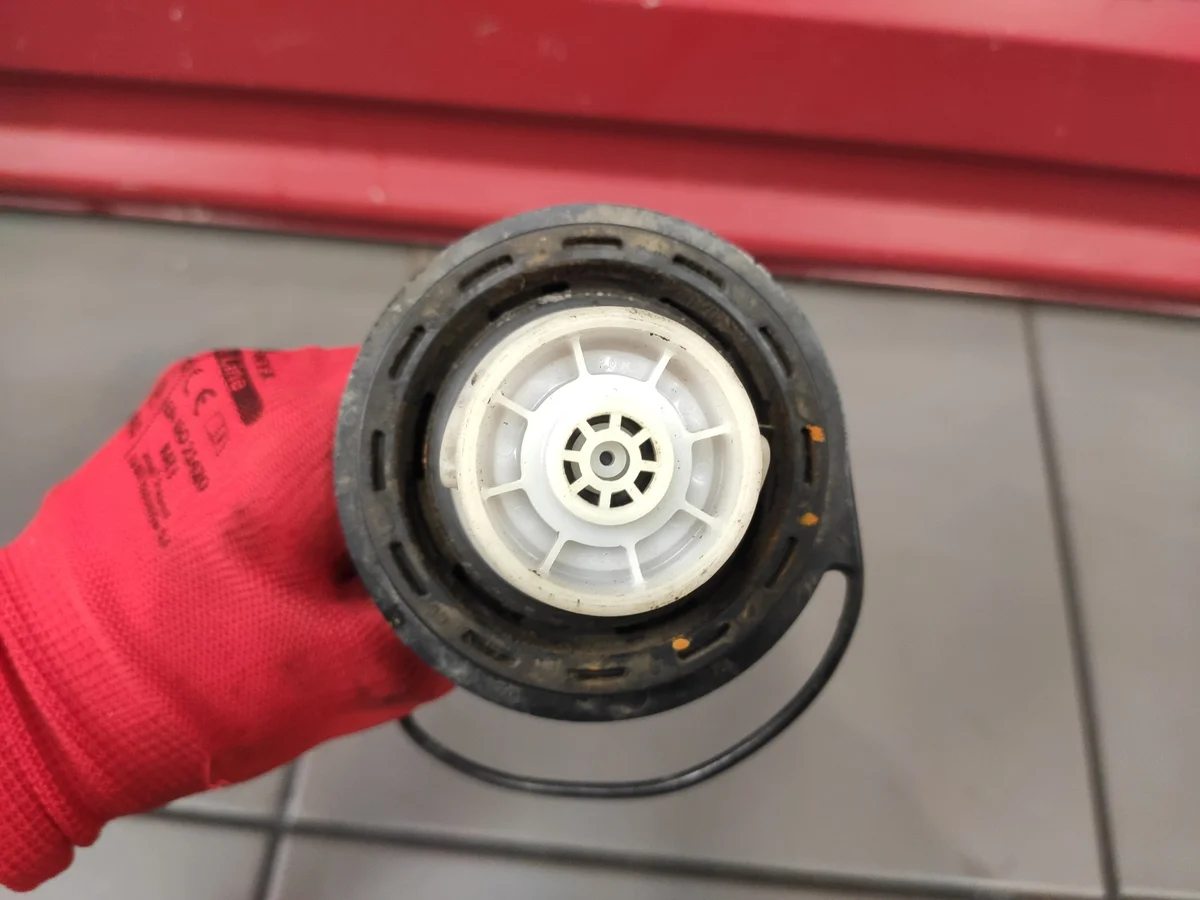 Polttoainetankin korkki Jeep Grand Cherokee WJ image 5