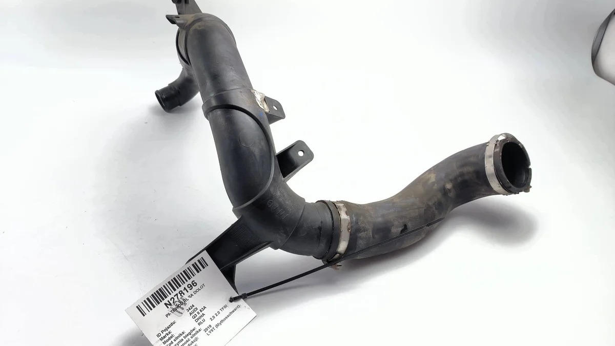 Tubo de admissão Audi Q3 II 83A 5Q0145840B