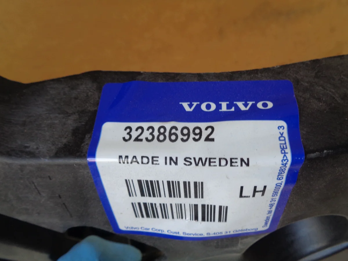 Volvo XC40 II Suporte Para-choque Traseiro Esquerdo image 3
