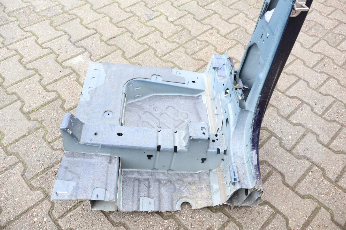Audi Q8 mittstolpe B tröskel vänster image 5