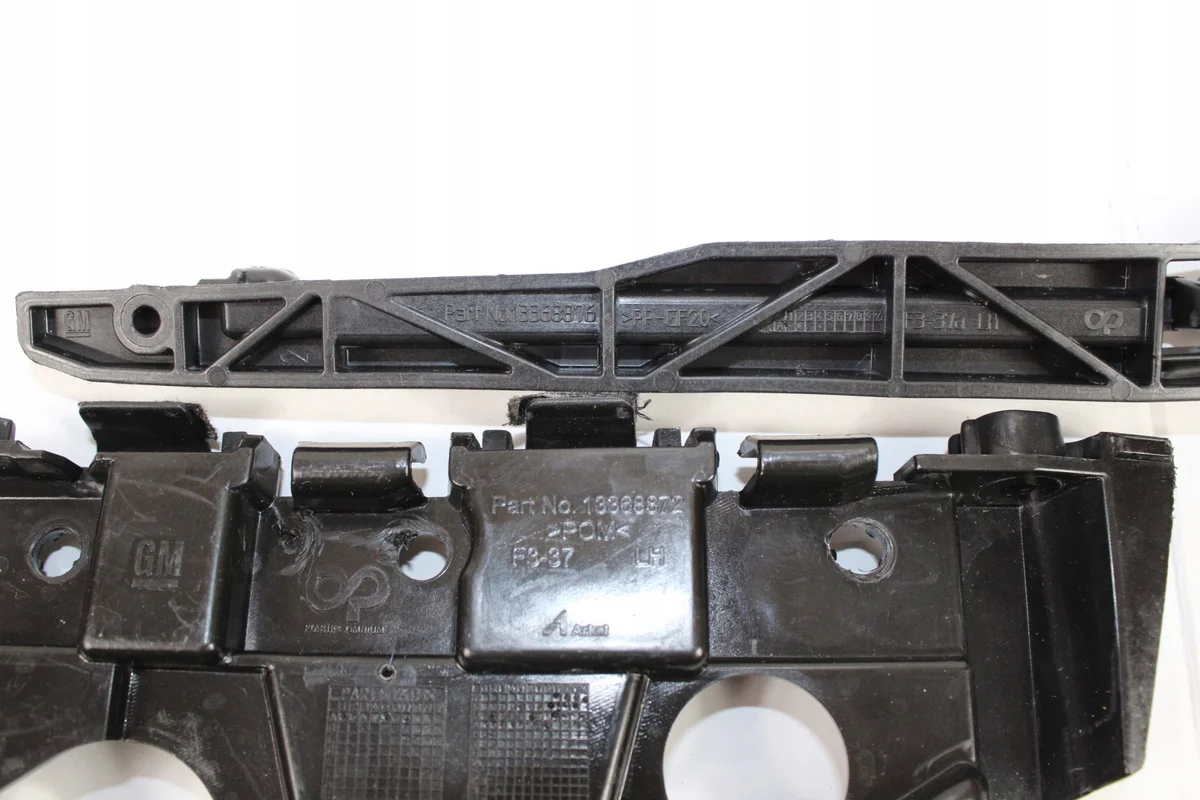 Opel Astra J 2012 - Linker bumperclip image 3