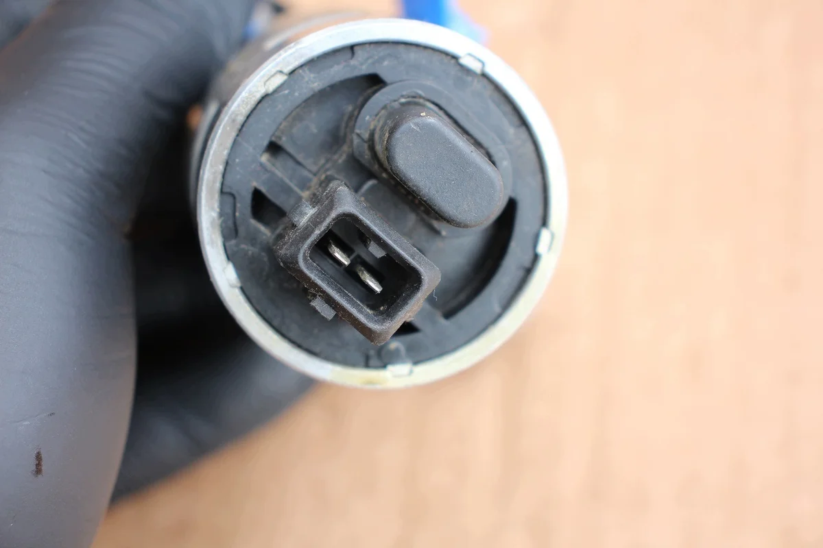 Idle Air Control Valve BMW E30 E34 E36 BOSCH image 3
