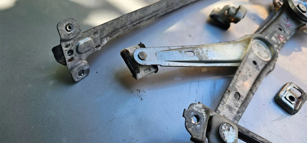 Fensterheber hinten rechts manuell Mercedes W202 image 3