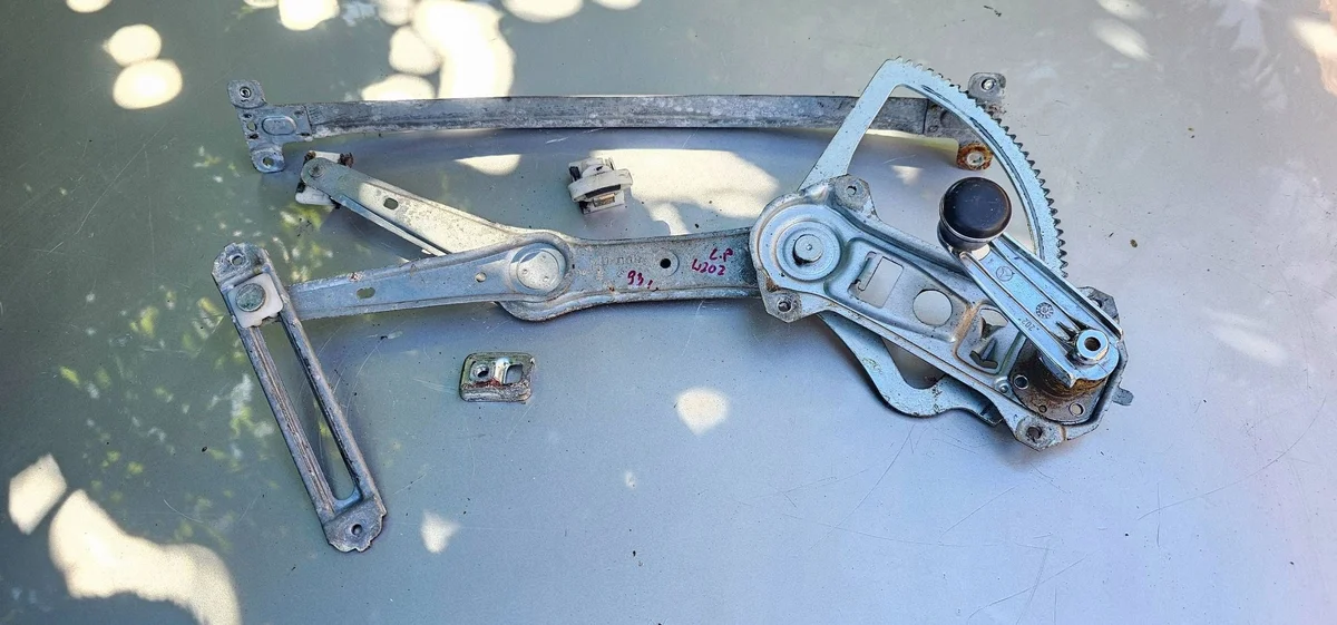 Fensterheber hinten rechts manuell Mercedes W202 image 7