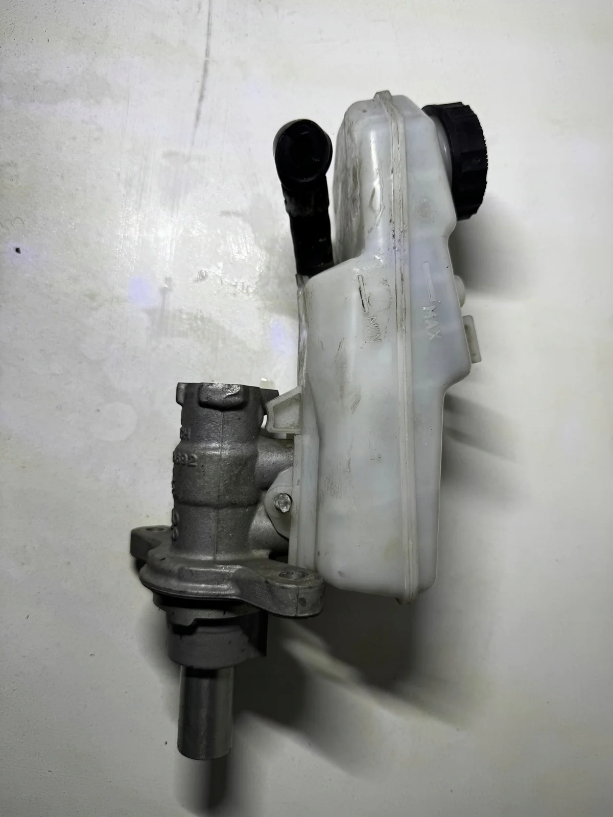 Cylindretto Freno Toyota Avensis 0204Y24692 Usato