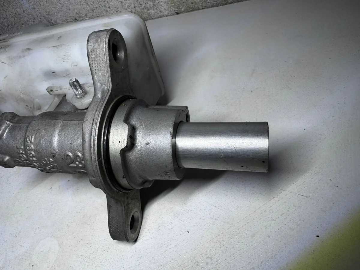 Cilindro de Freio Toyota Avensis 0204Y24692 image 10