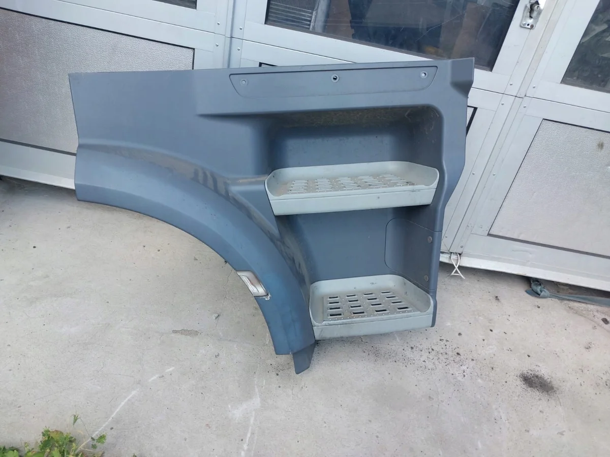 DAF XF 106 Right Cab Step
