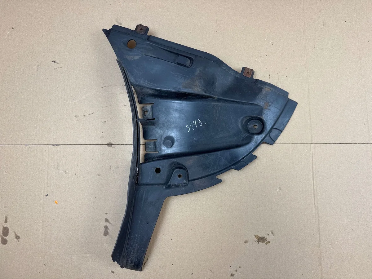 Porsche Macan 95B Spatbord Bevestiging 95B825101