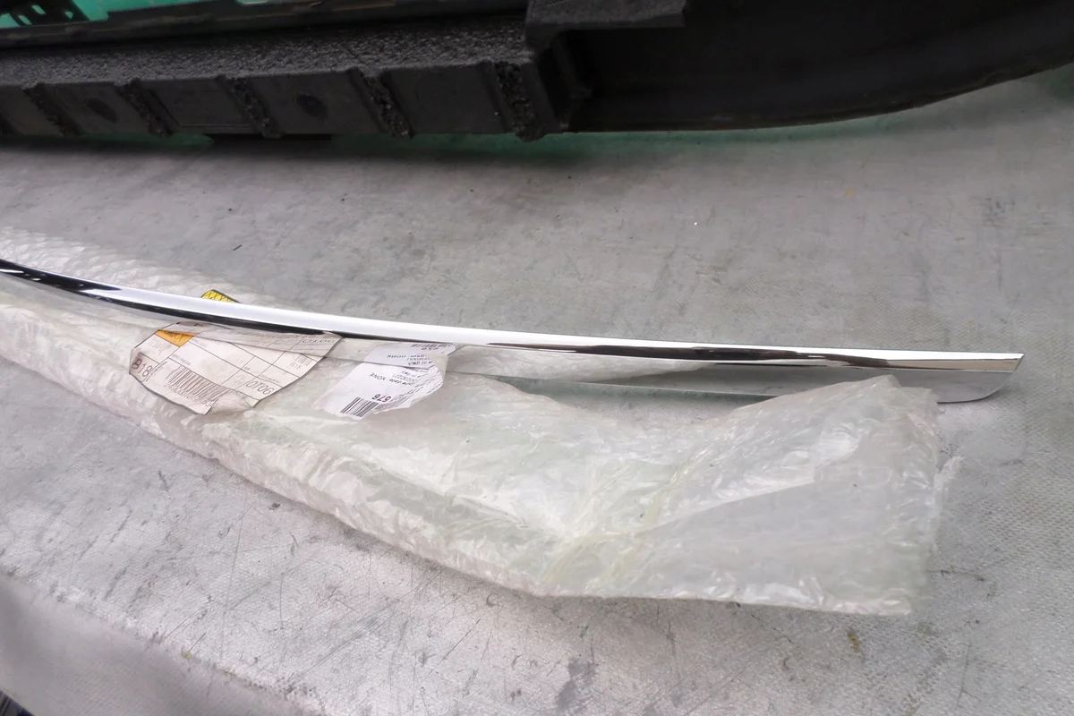 Moldura cromada Skoda Superb II 3T5827576