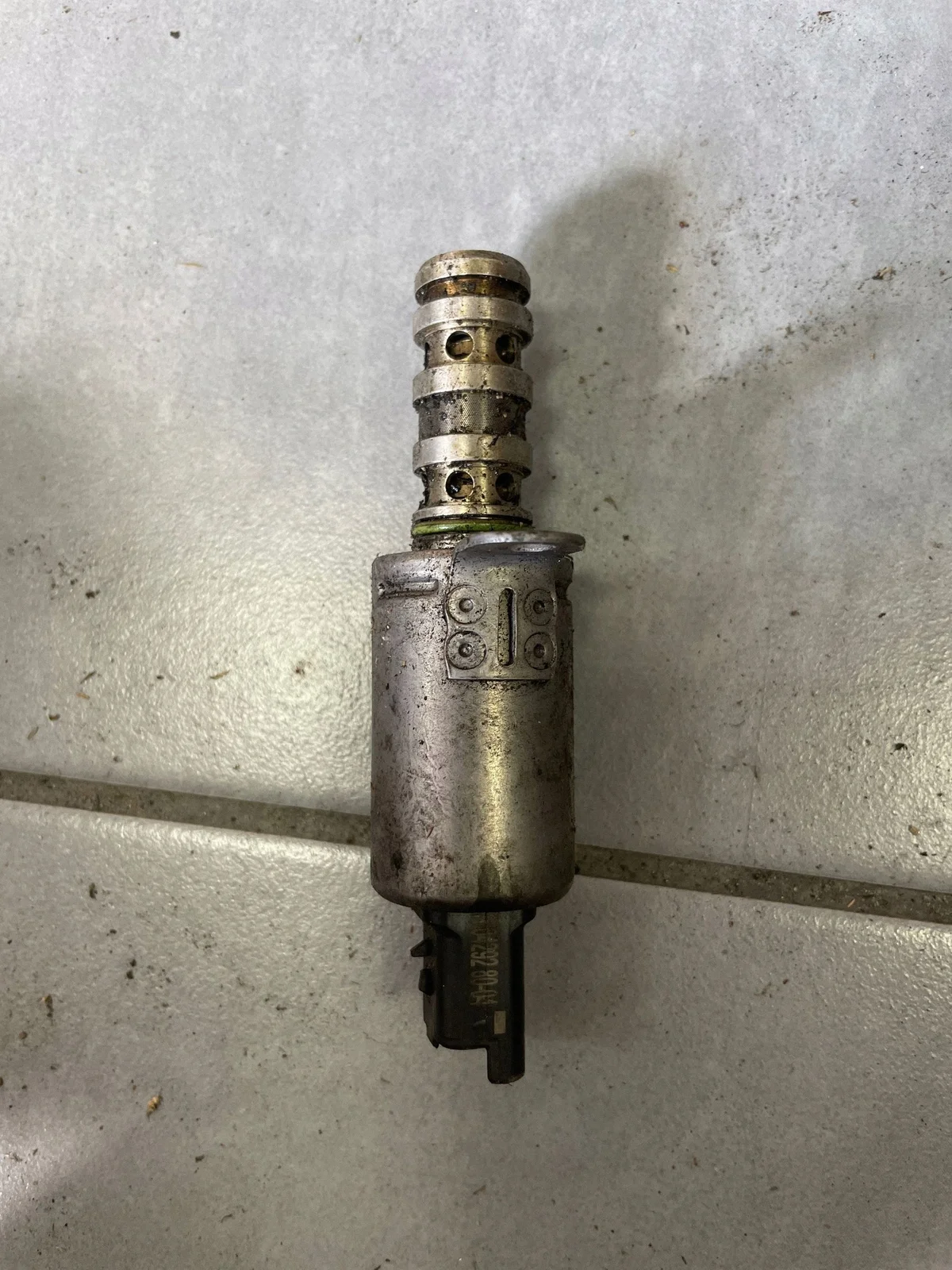 2012 Citroen C4 II Variable Valve Timing Solenoid image 3