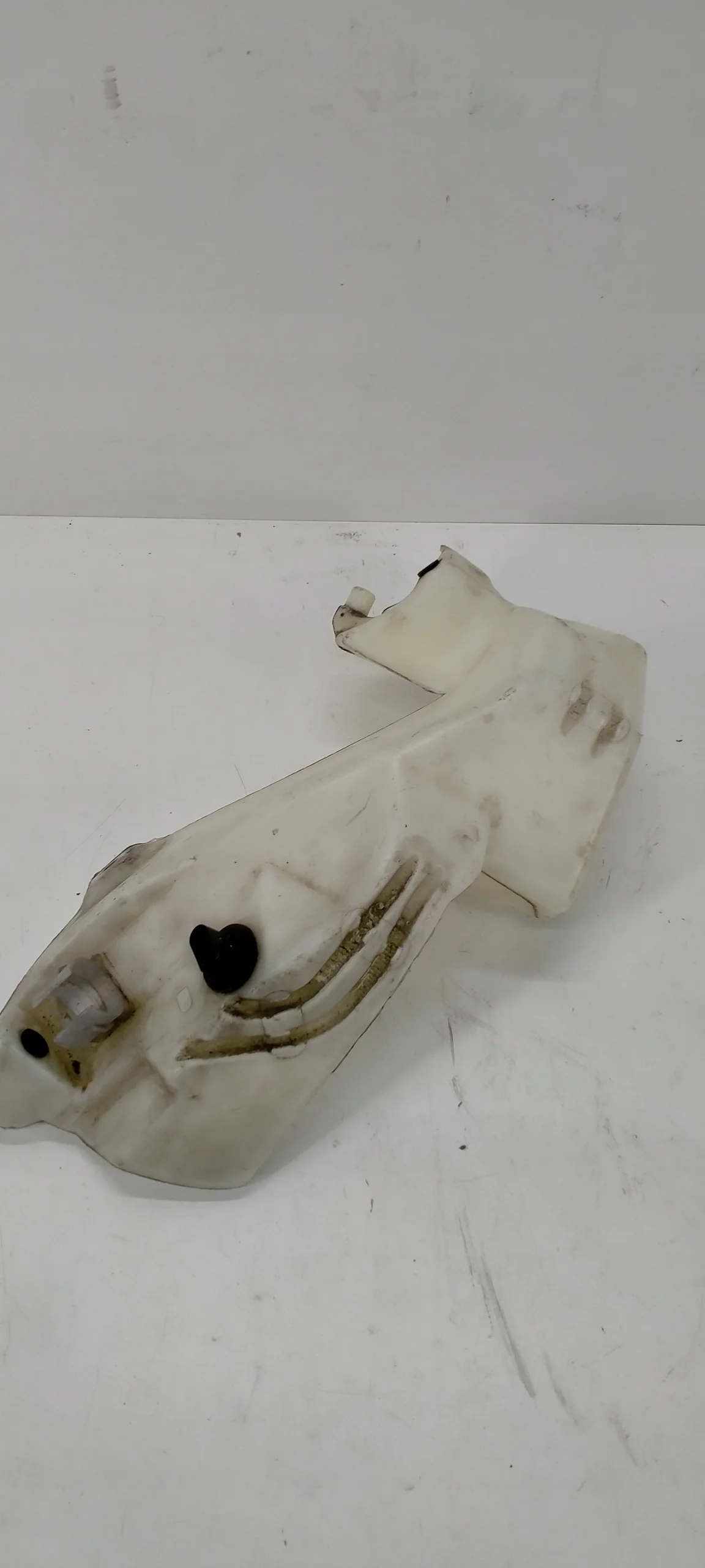 Réservoir Lave-Glace Audi A4 2015-2021 image 4