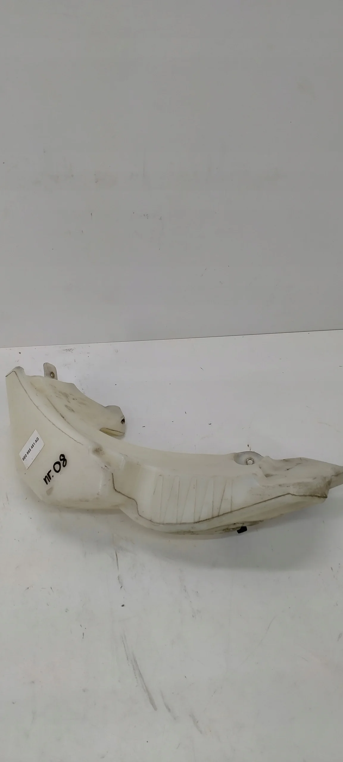 Réservoir Lave-Glace Audi A4 2015-2021 image 6