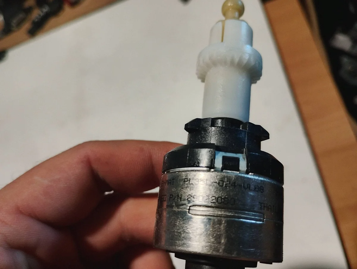 Maserati Koplampregeling Motor 89022080 image 7