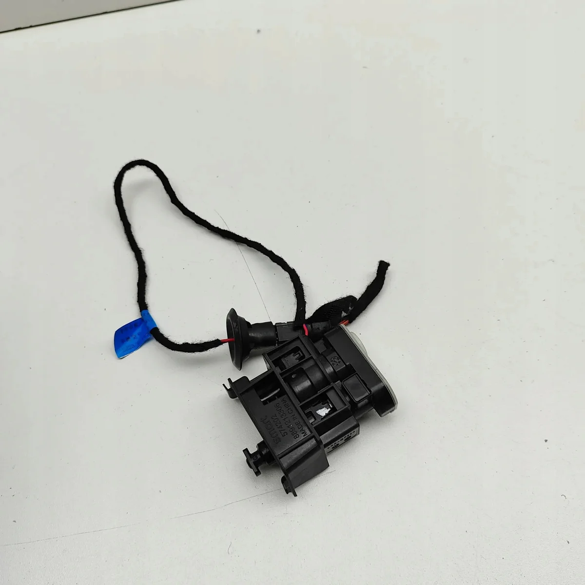 Smart Fuel Cap Lock OEM 8891213306 image 3