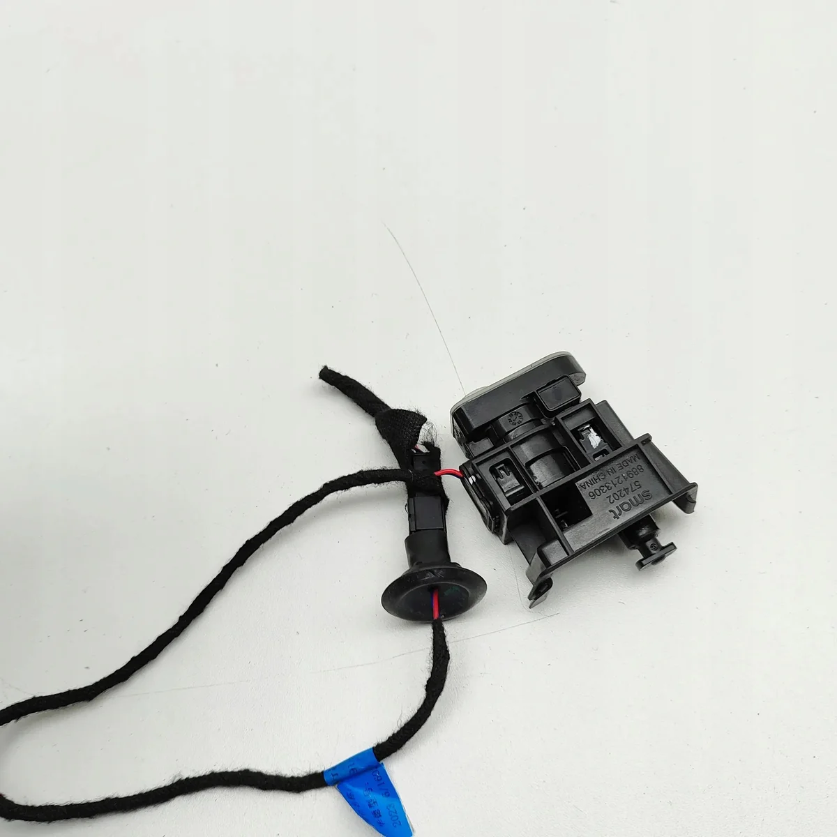Smart Fuel Cap Lock OEM 8891213306 image 4