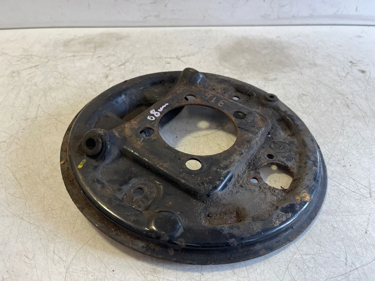 Toyota Yaris Bromssköld Bak Höger VAL326881 image 3