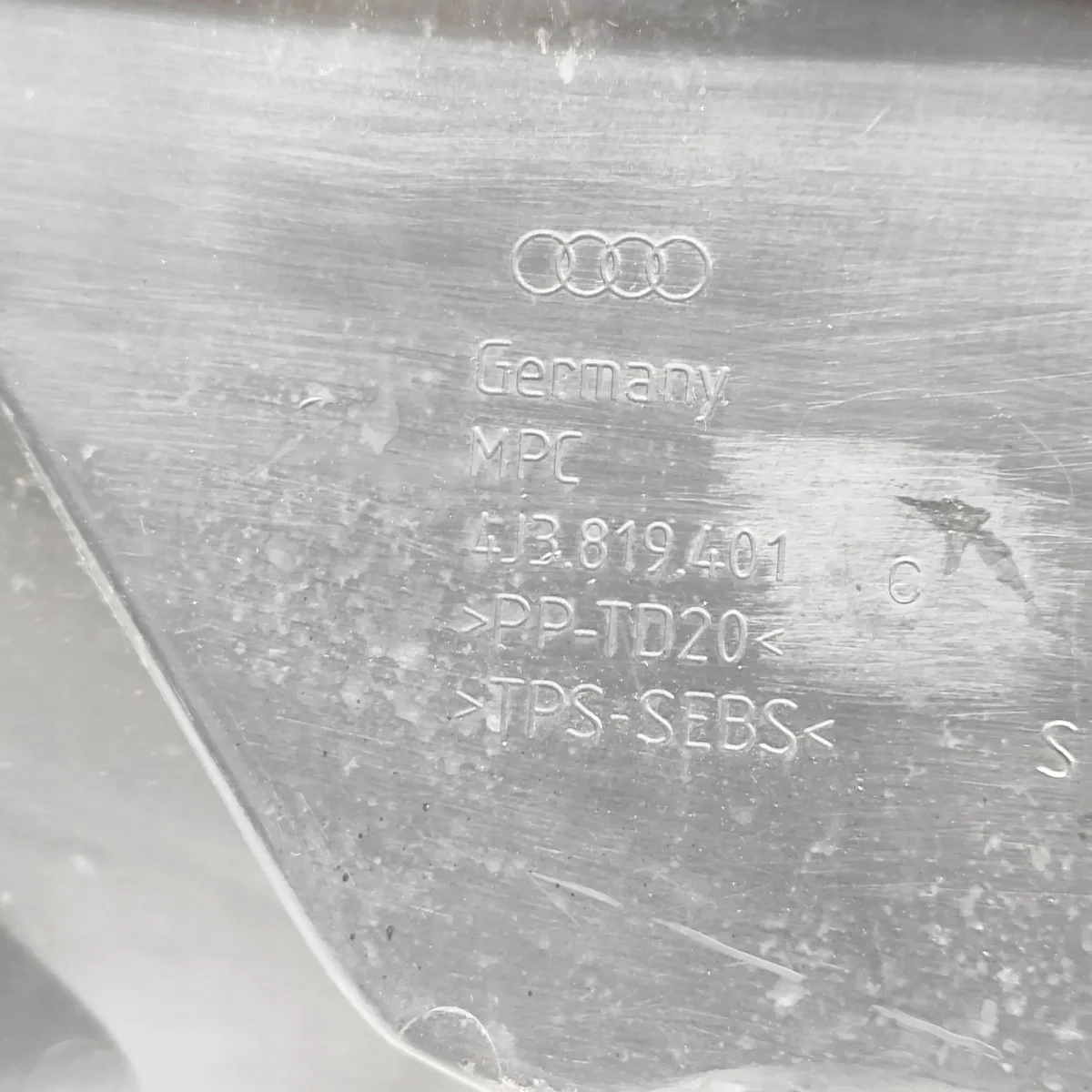 Plastica tergicristallo Audi e-tron GT 4J3819401 image 6