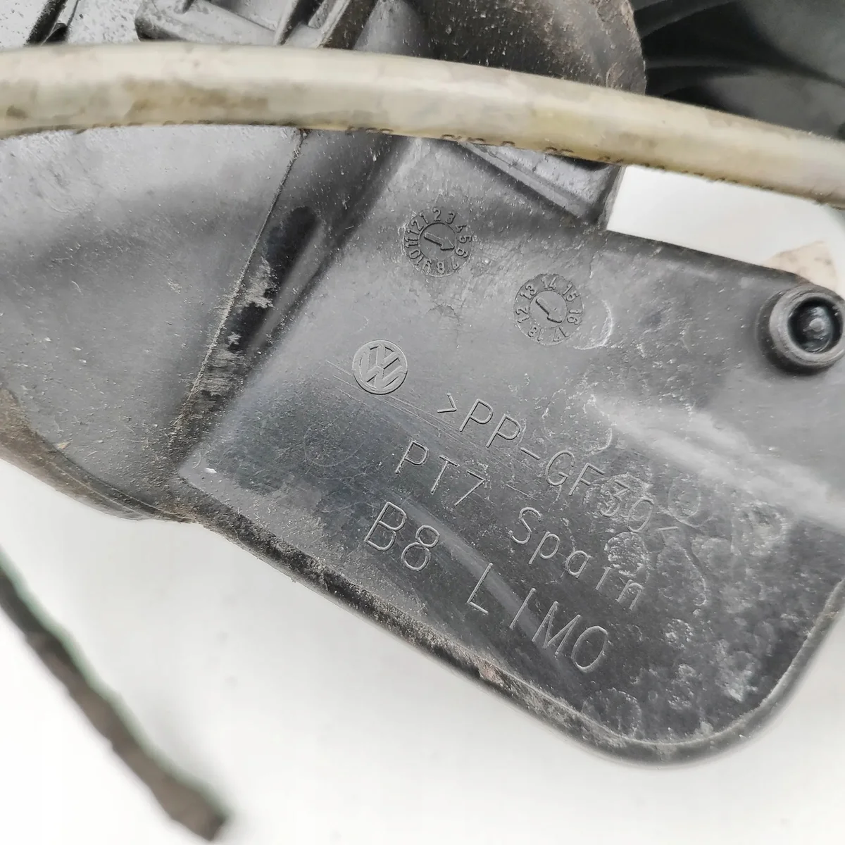 Polttoainetankin luukku VW Passat B8 image 6