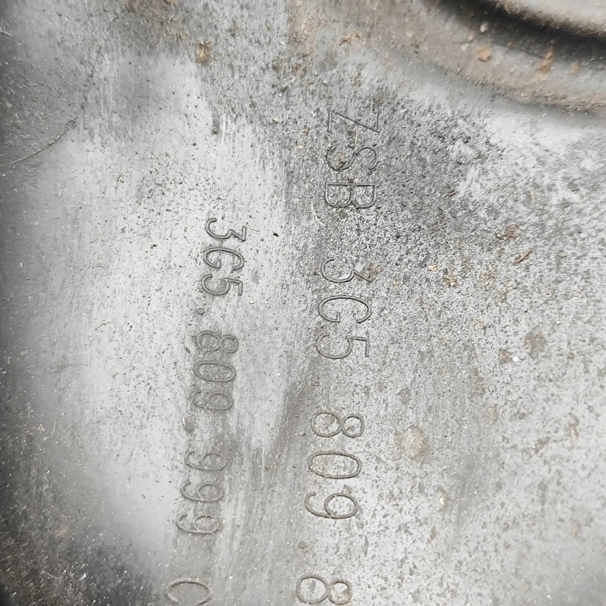 Polttoainetankin luukku VW Passat B8 image 8